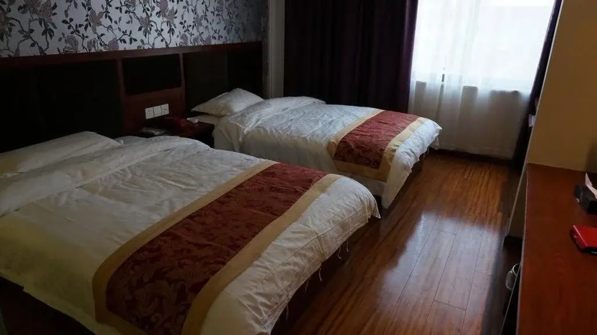 Zhongxiang Tianyue Business Hotel