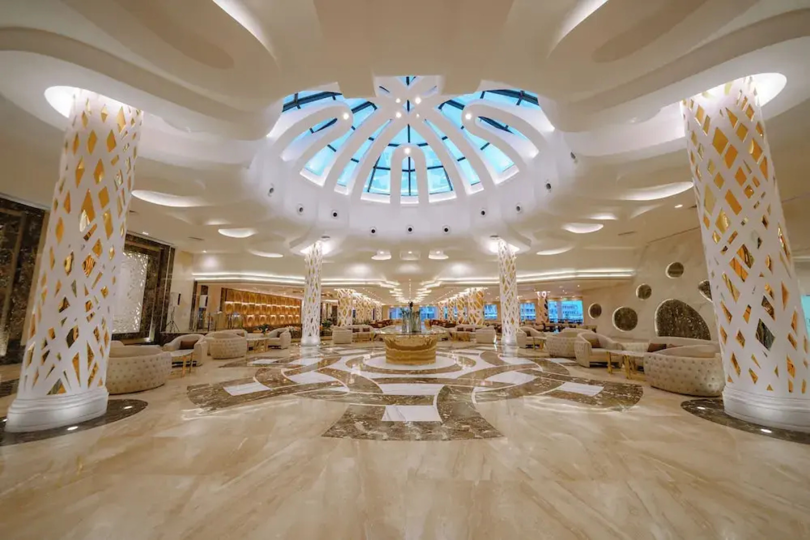 Sirena Beach Resort  Spa