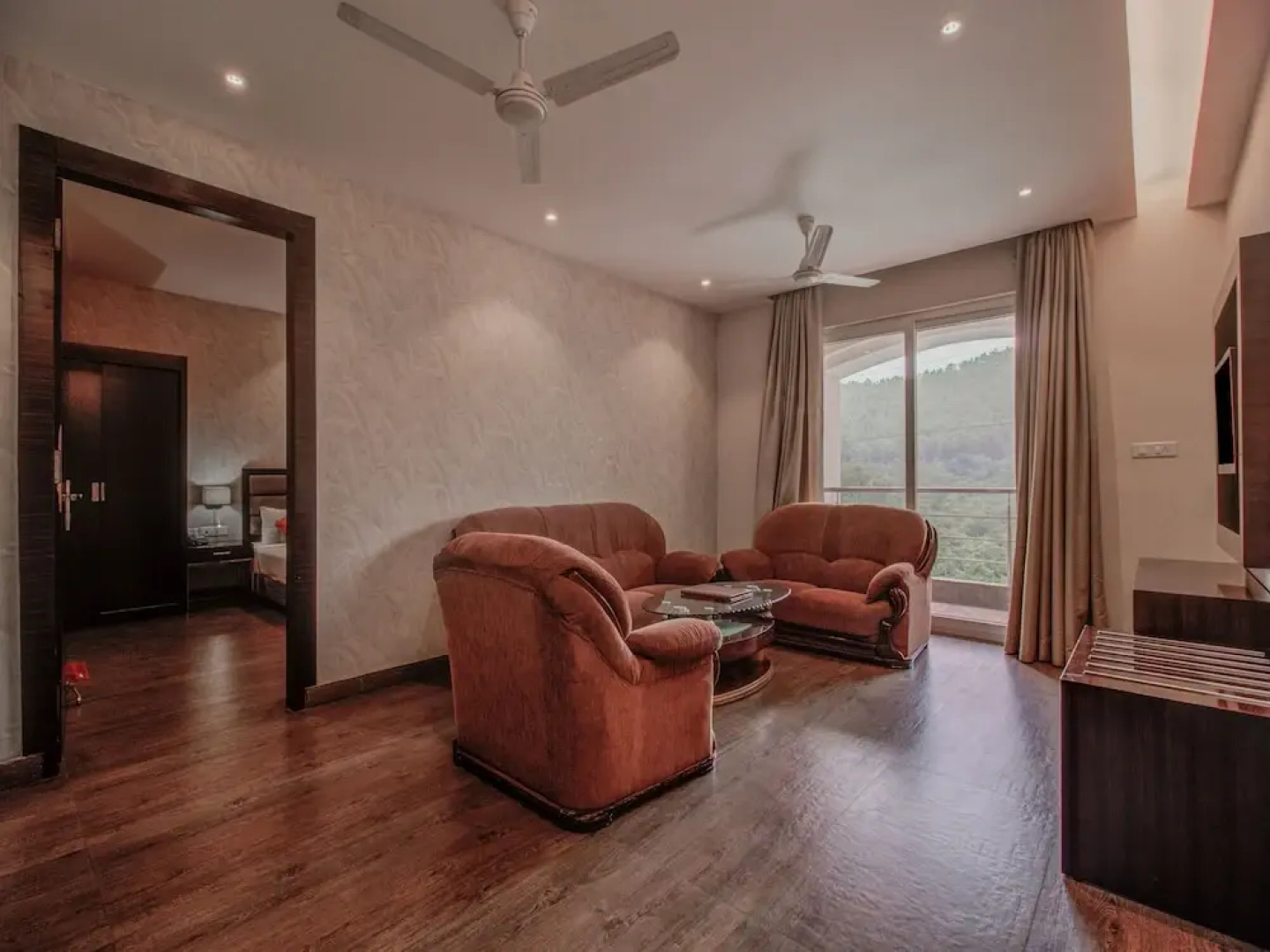 OYO 3575 The Wave International