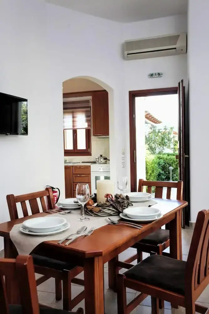 Anemonisia Skyrian Living