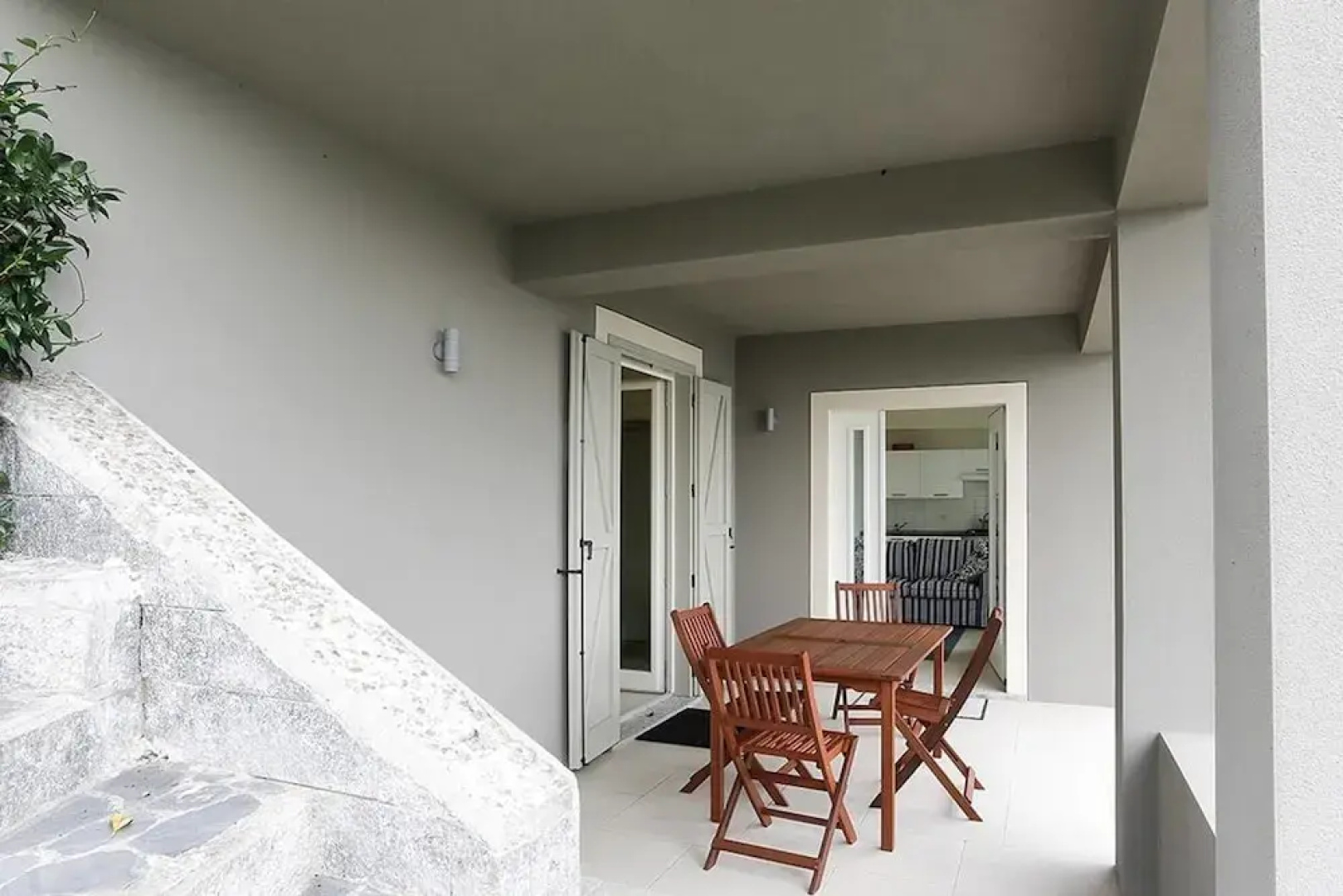 Italian Lakes 1 bed Apartment With Lake Views, Private Terrace, Wifi, Peaceful Location