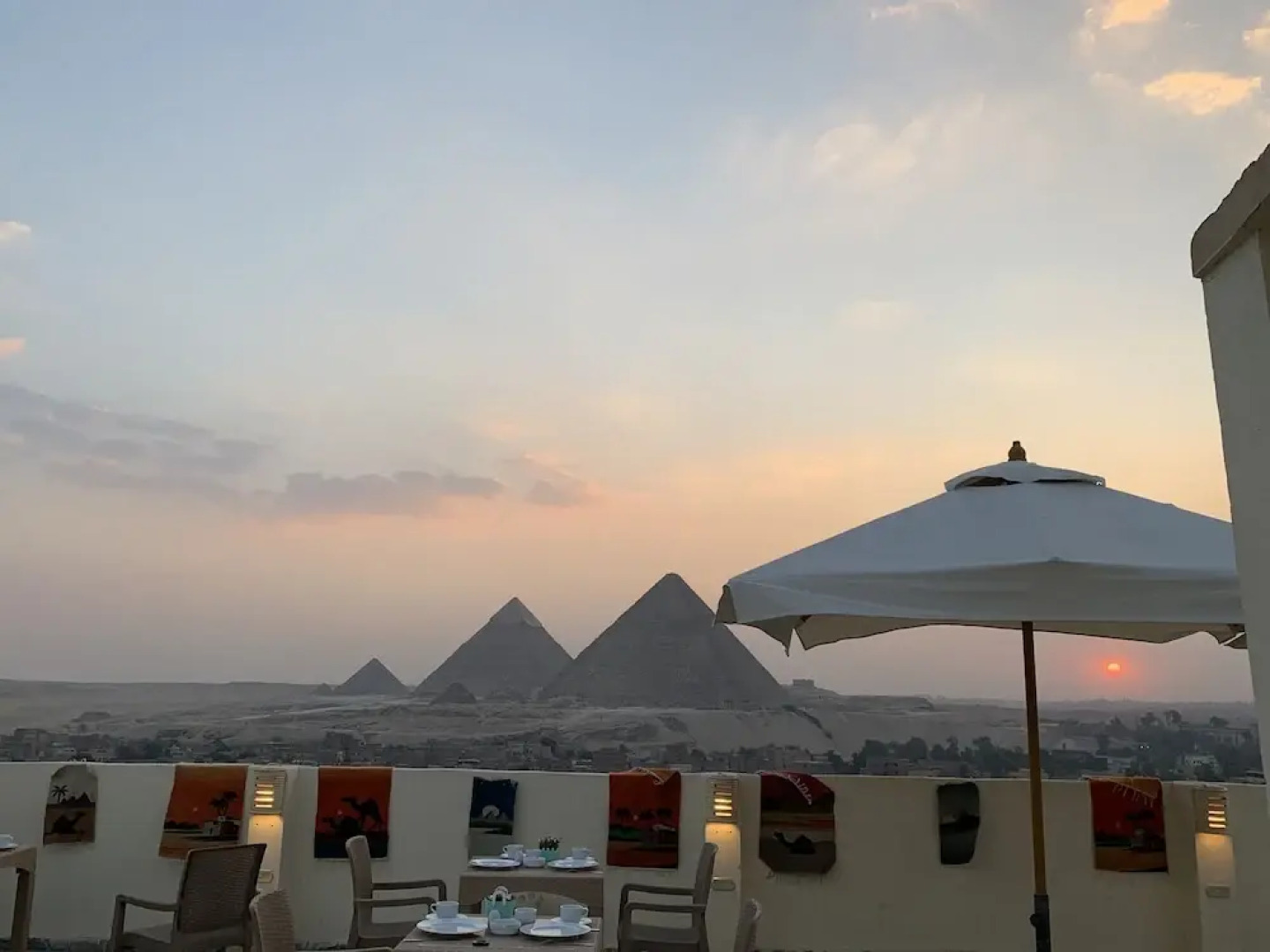 9 Pyramids Inn