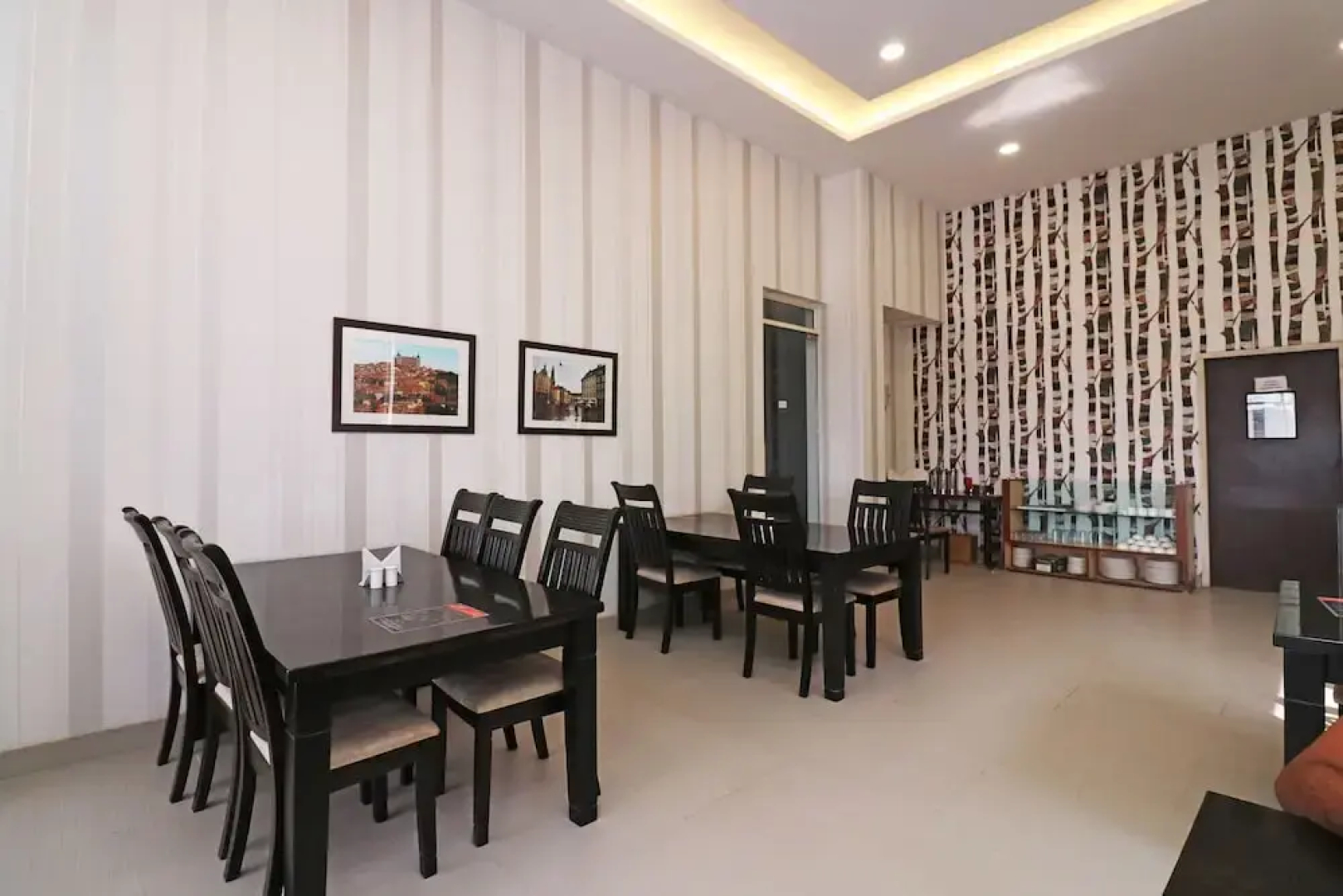 Capital O 18443 Hotel Nano