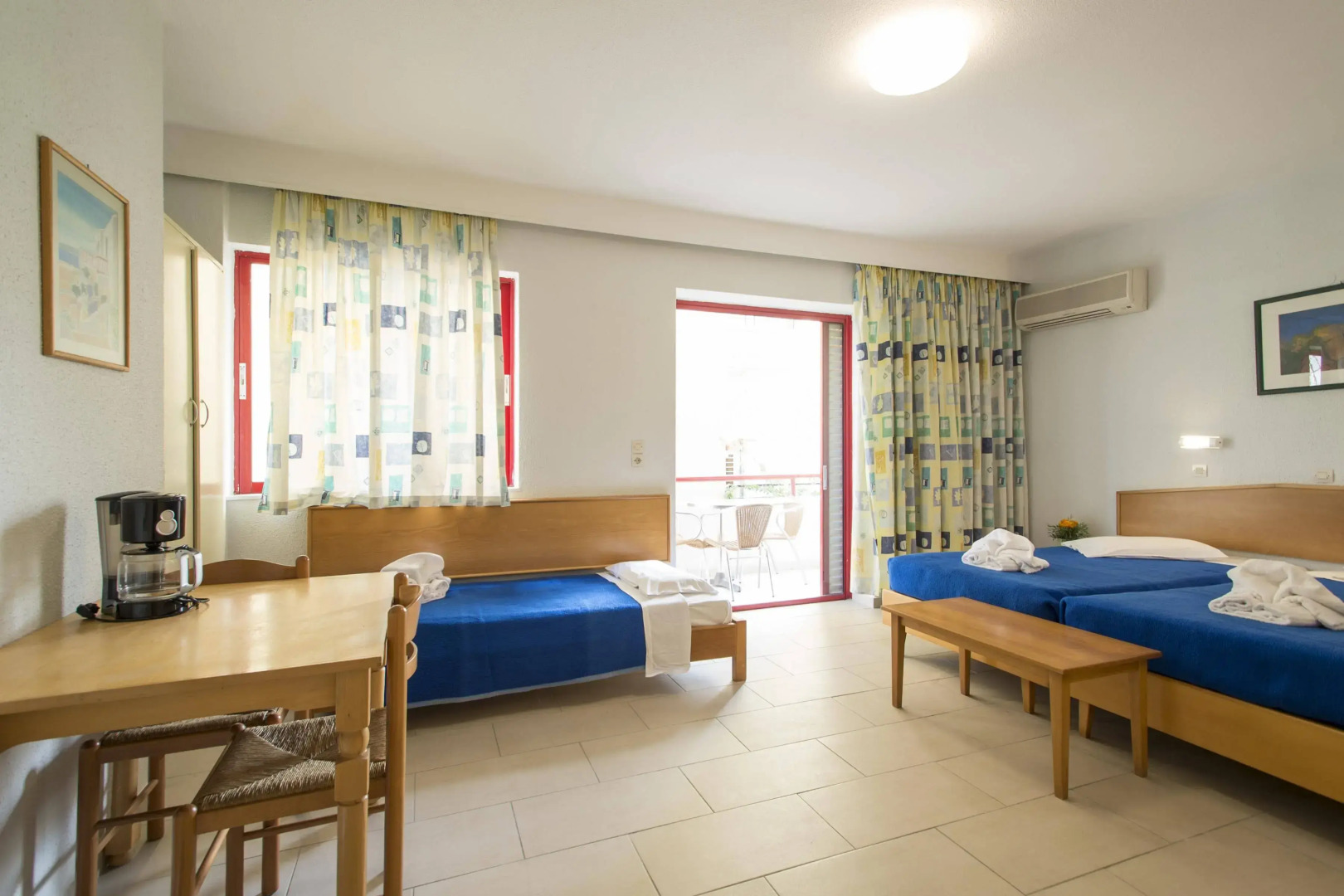 Erato Studios & Apartments