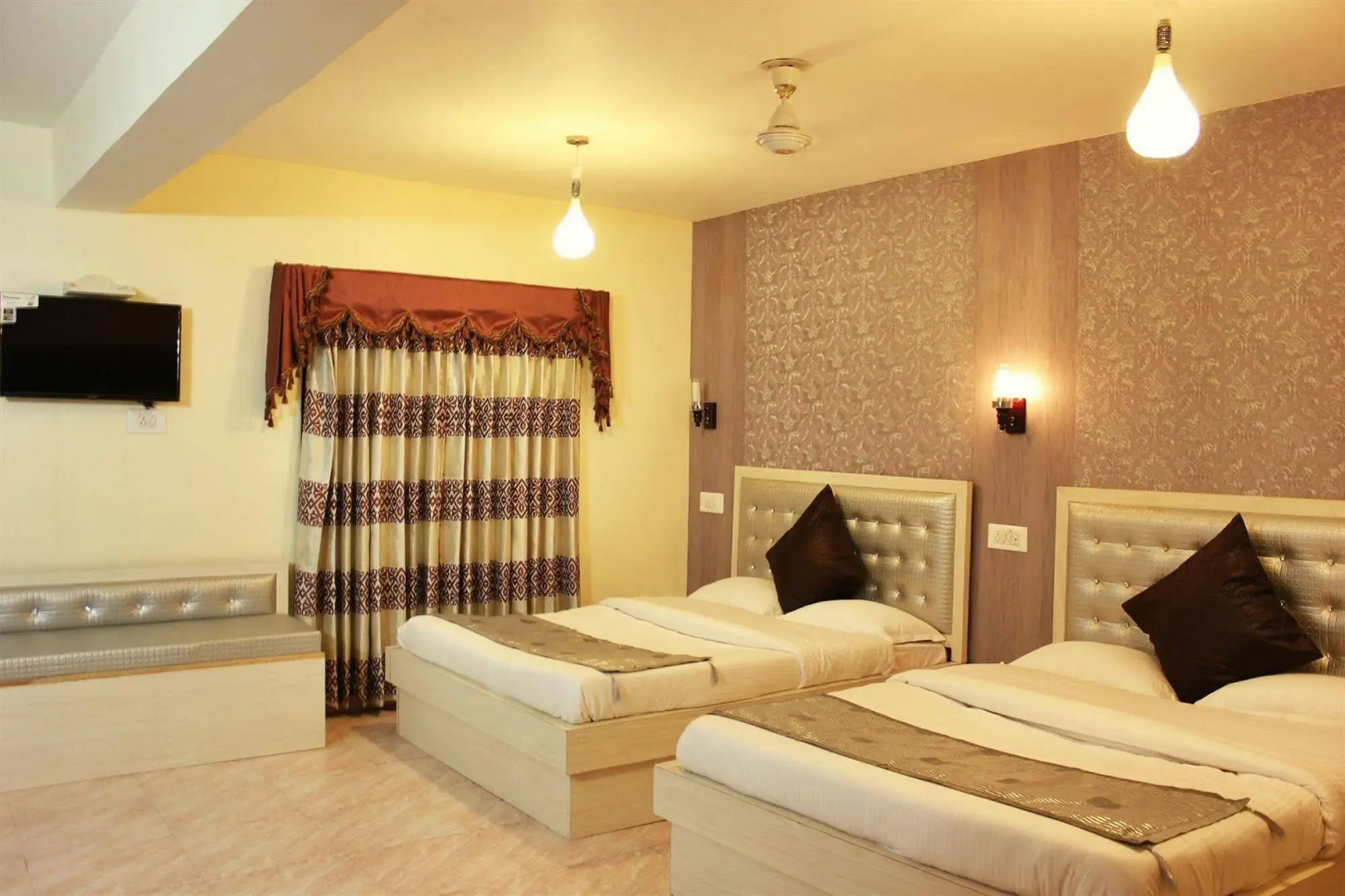 Hotel Walisons Resorts