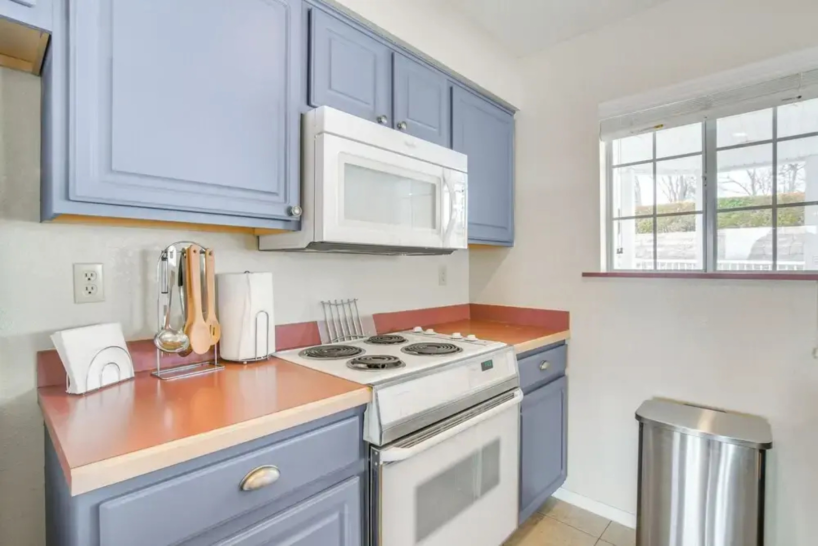 Resort Hot Tub Access! Table Rock Lake Condo