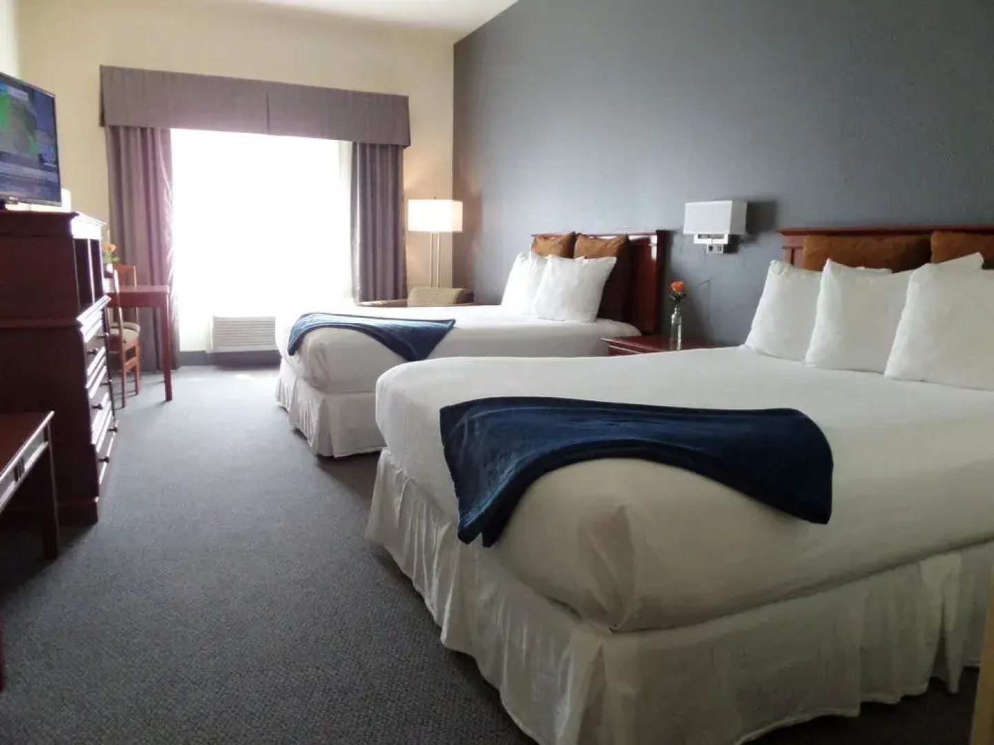 Wood River Inn & Suites