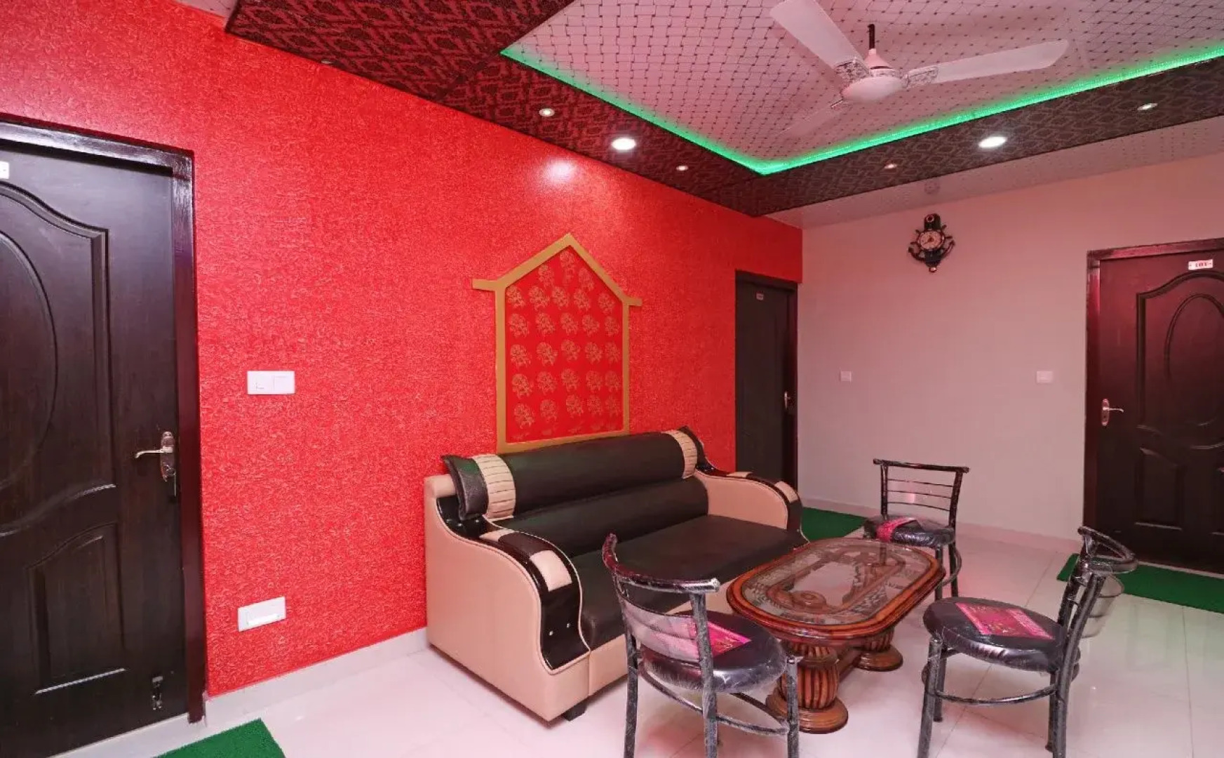 S.J Hotel's by OYO Rooms