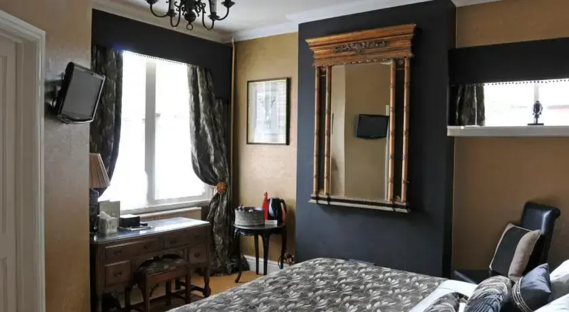 Wellington Lodge Luxury Bed And Breakfast