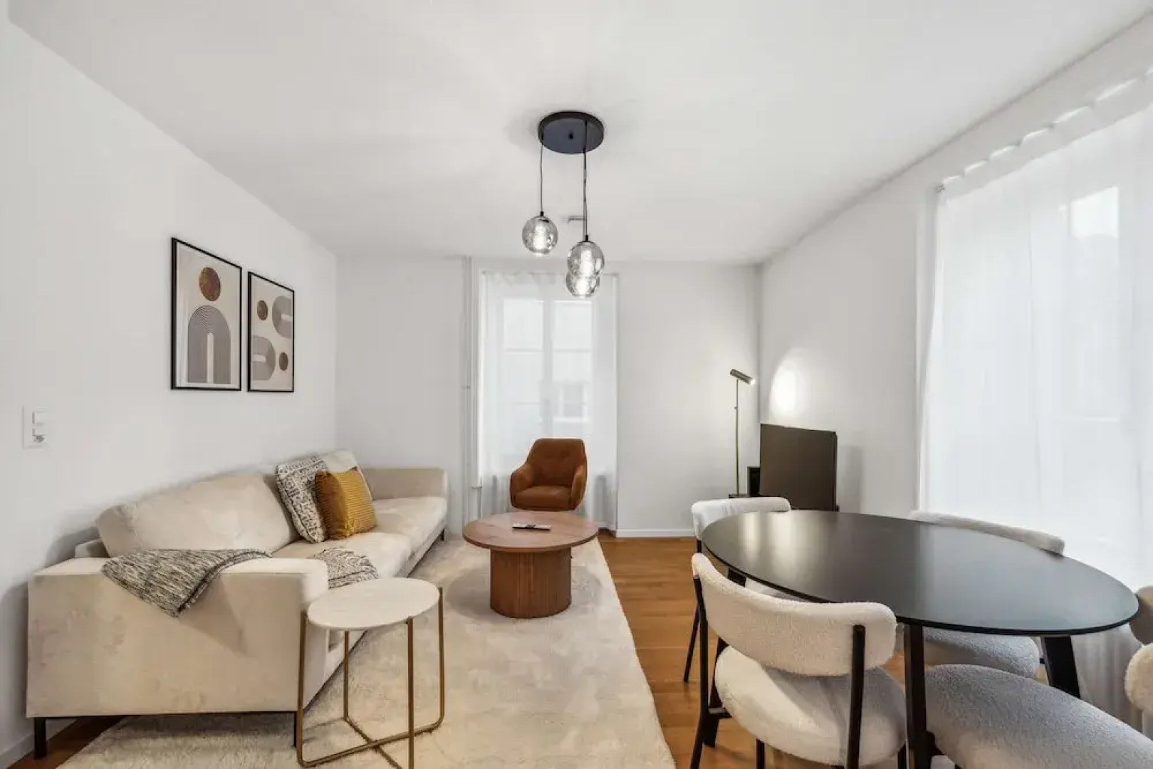 Modern 2 Bdr-flat top Location