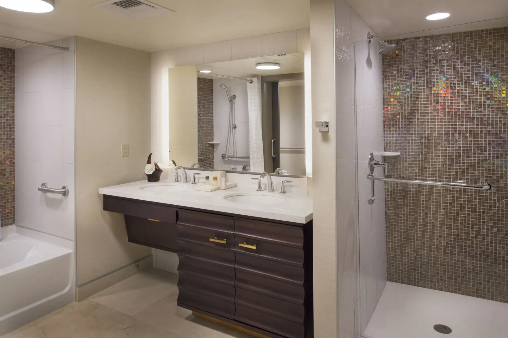 HoteLumiere at the Arch - A Caesars Rewards Destination