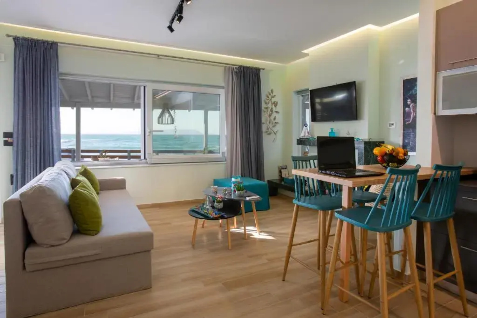 Kyma Seafront Suite by Estia