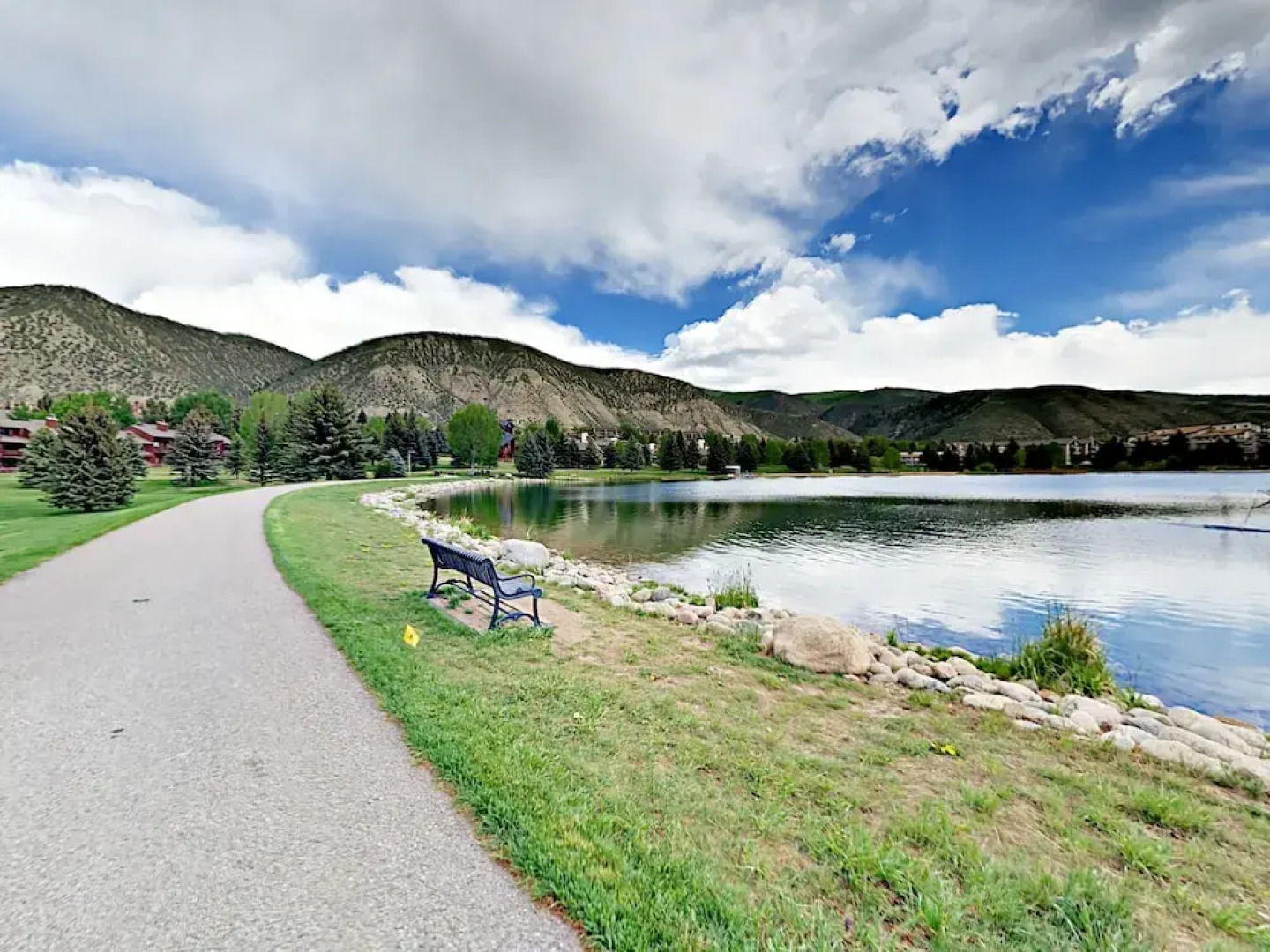 2BR w/ Hot Tub, Pool & Free Shuttle