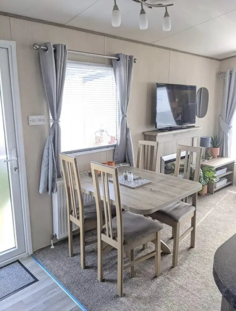 Immaculate Sen Friendly 3-bed Caravan in Porthcawl