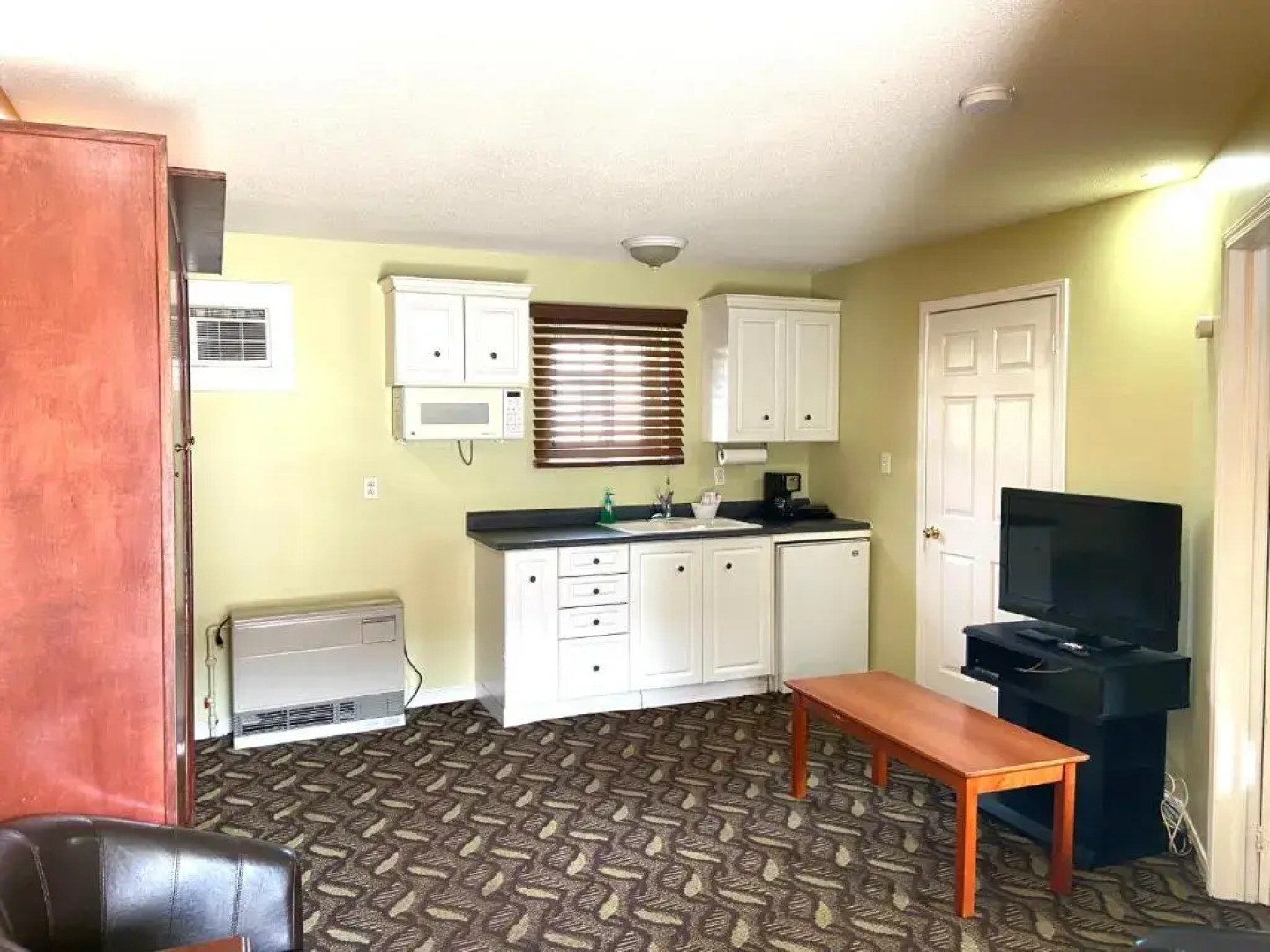 Lakeshore Suites