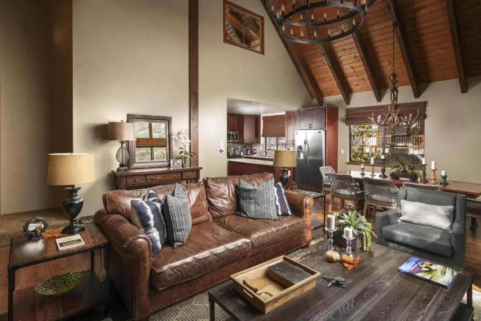 Treetop Cabin, Modern Luxe, 1700 sqft, Deck, View, Dogs, In Village, AC