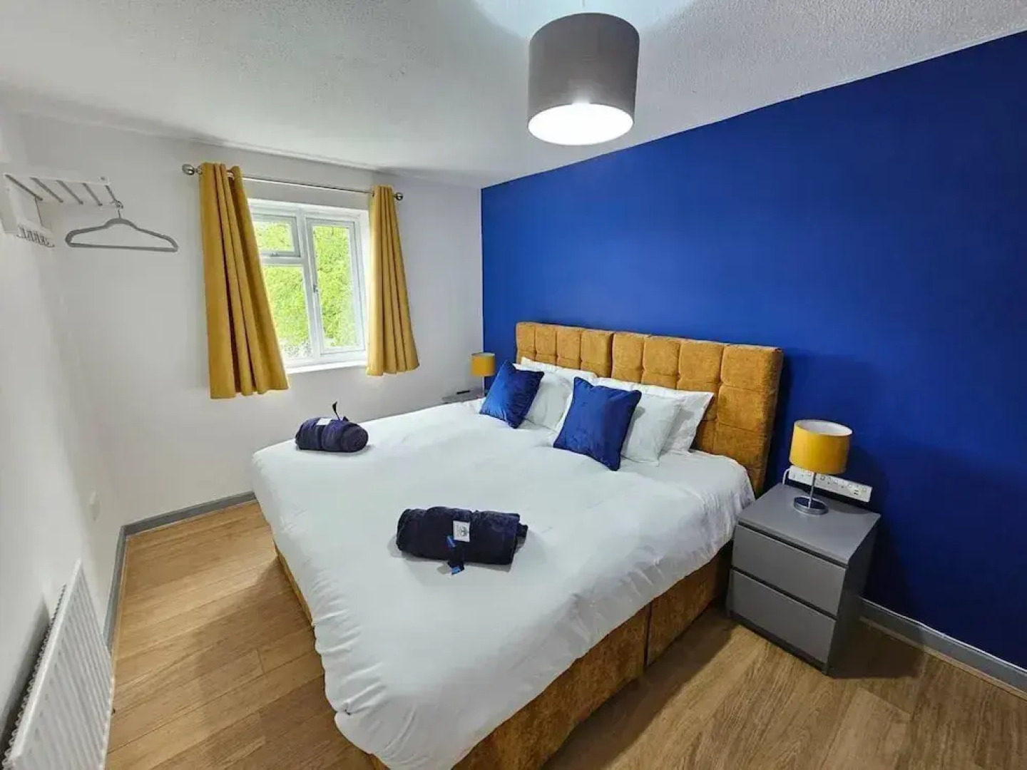 Amazing 4BR Near Hospital, Free Parking, Sleeps 10