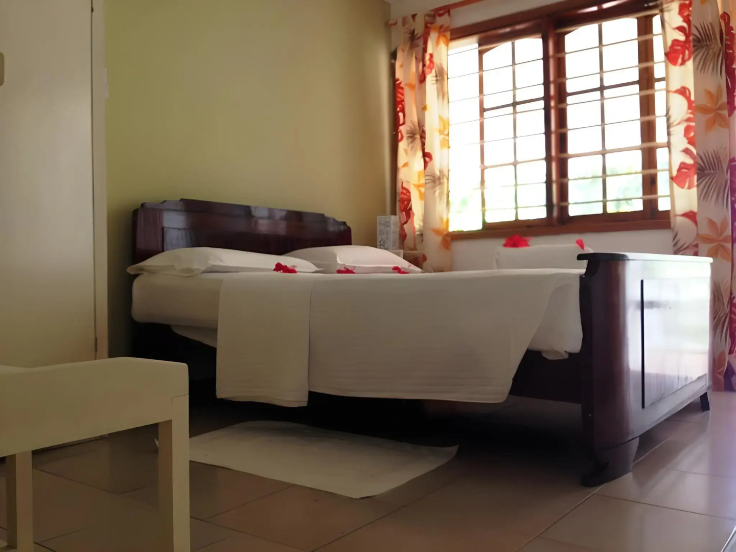 Beau Vallon Bungalows