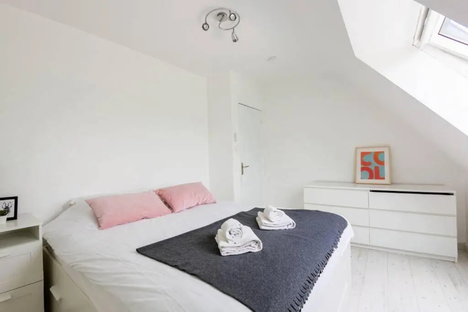 Charmante maison spacieuse et lumineuse, au calme avec un petit jardin