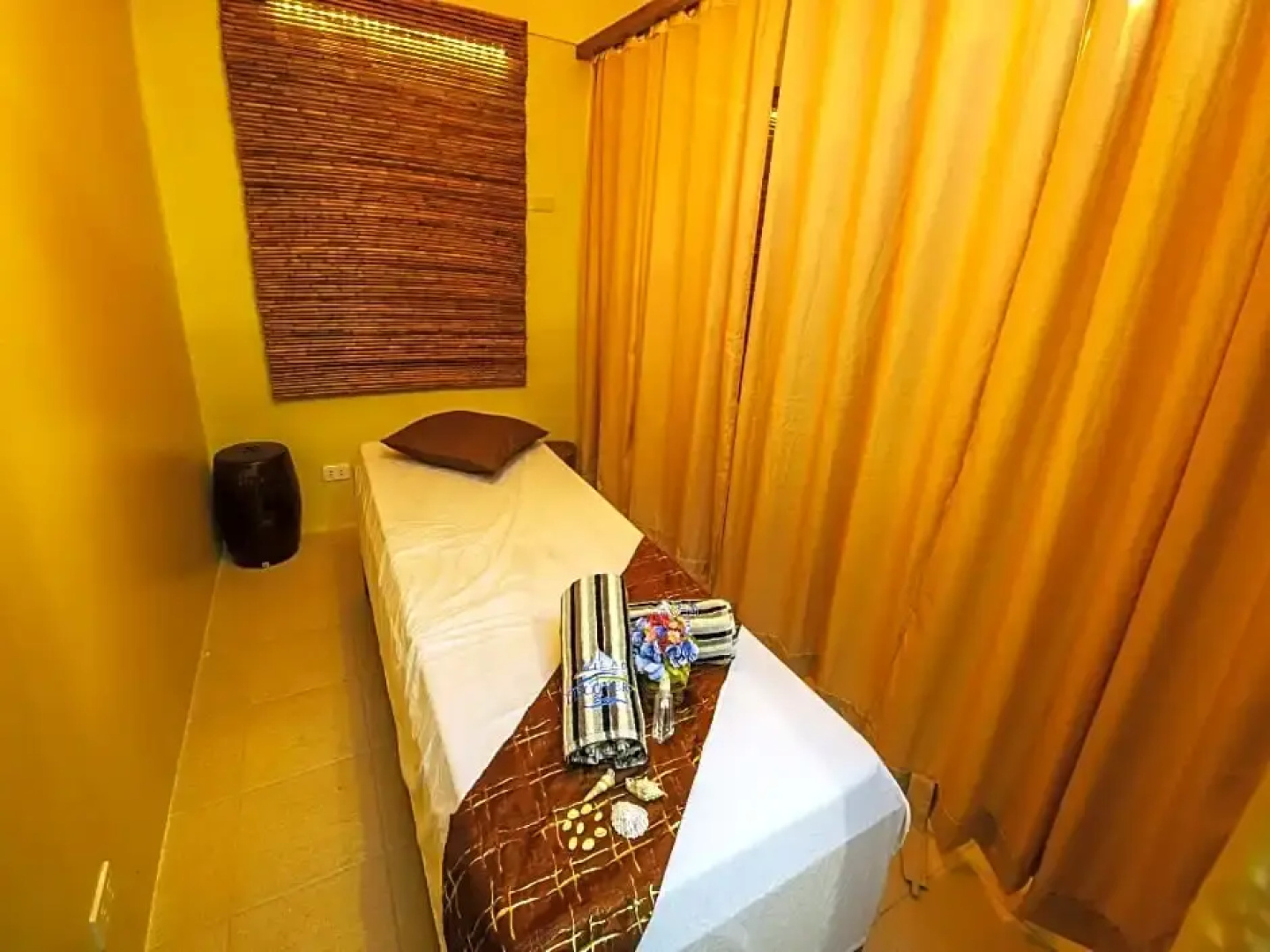 Anilao Awari Bay Resort
