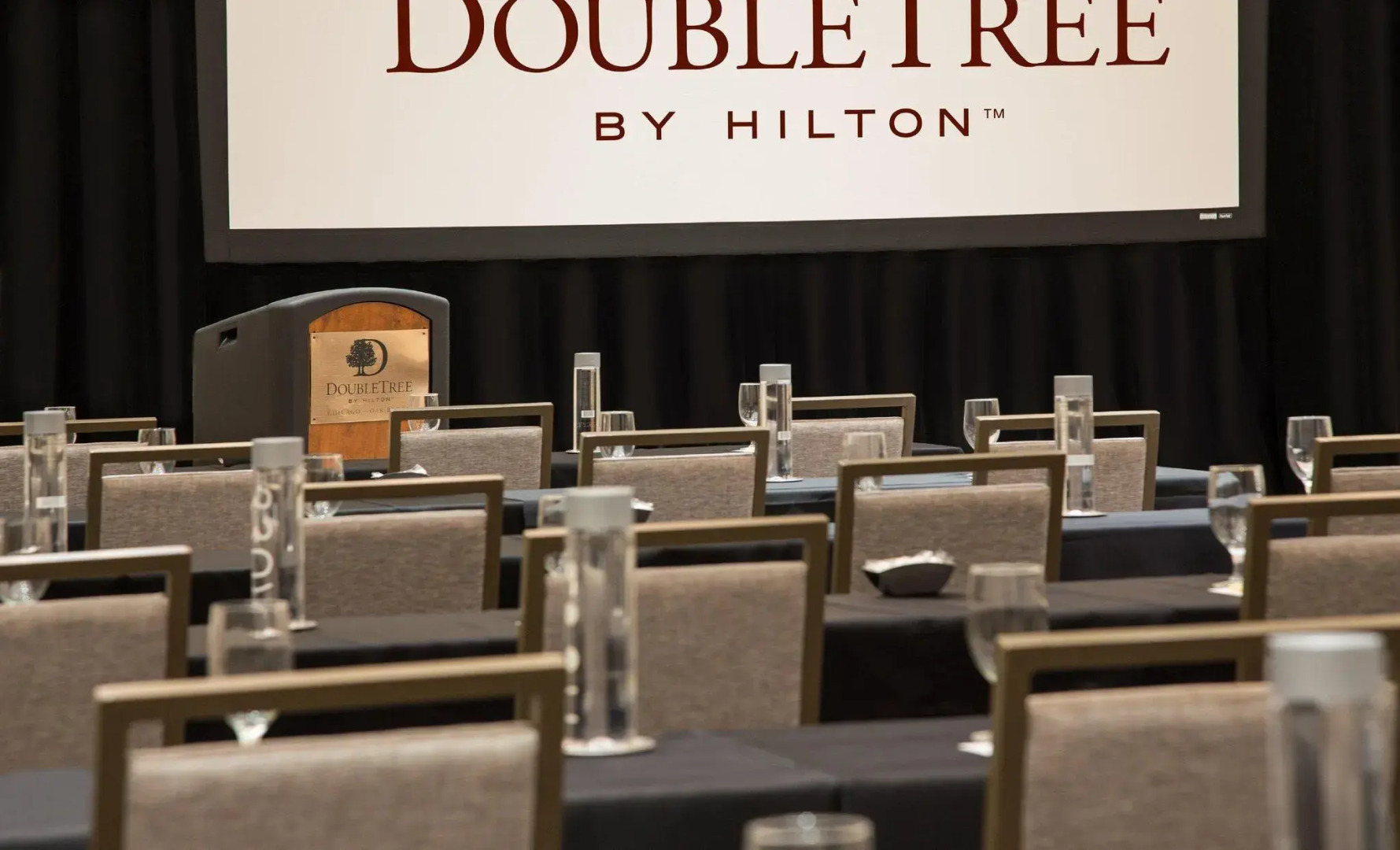 DoubleTree by Hilton Chicago - Oak Brook