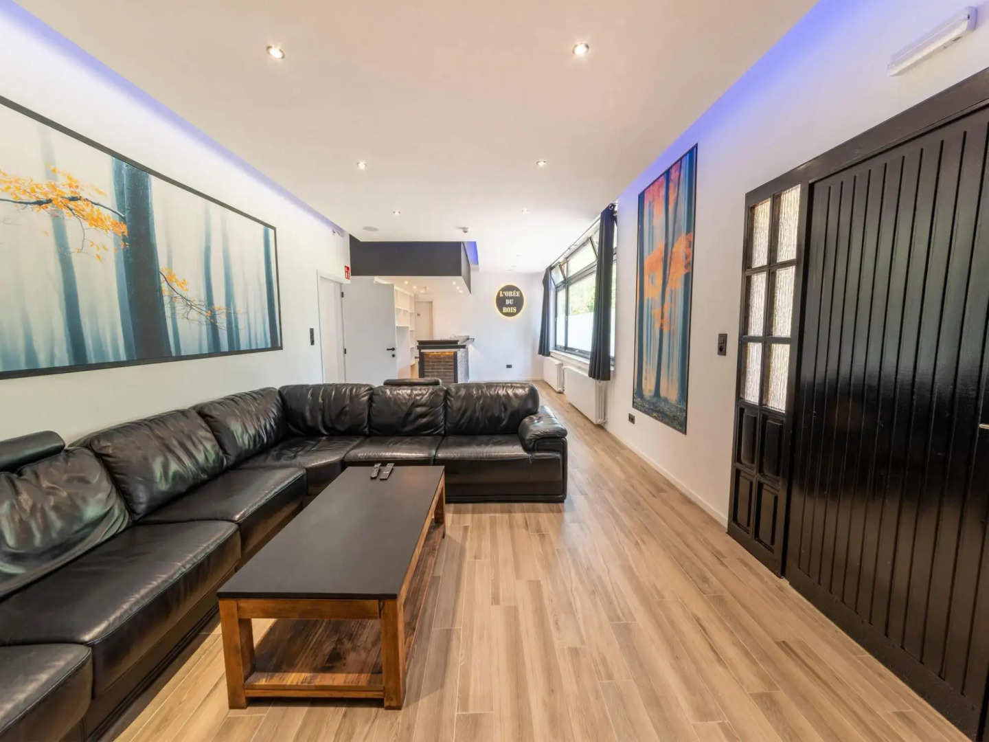 Mansion With Pool & Bar