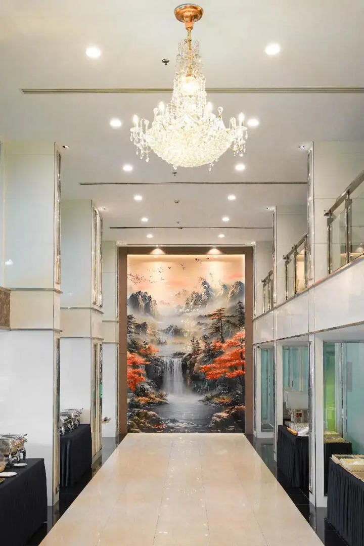 Golden Empire Suvarnabhumi Hotel