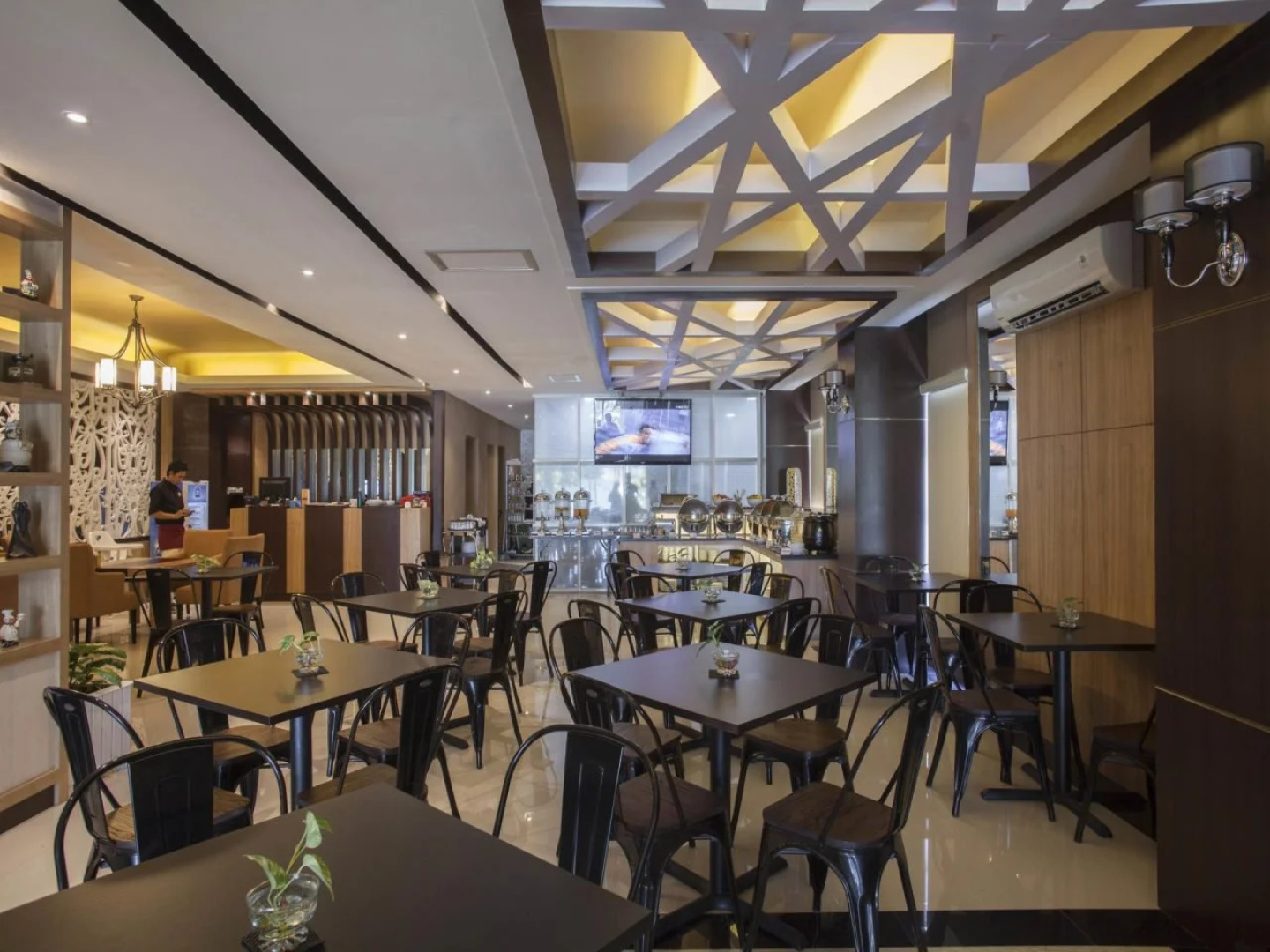 JLE'S Hotel