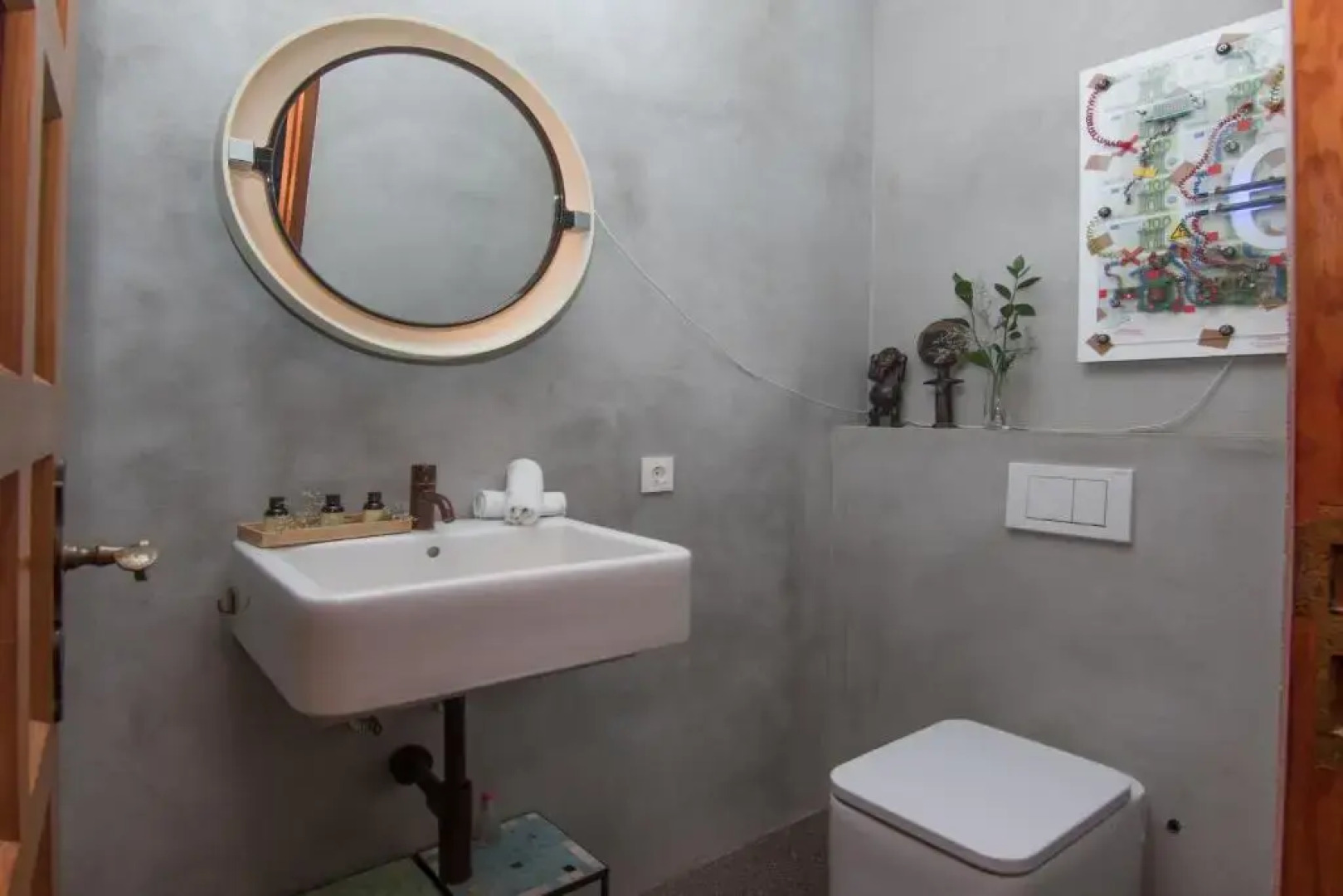 Exclusive Design Villa : 1080 m2, oceanfront, 2 swimming pools.