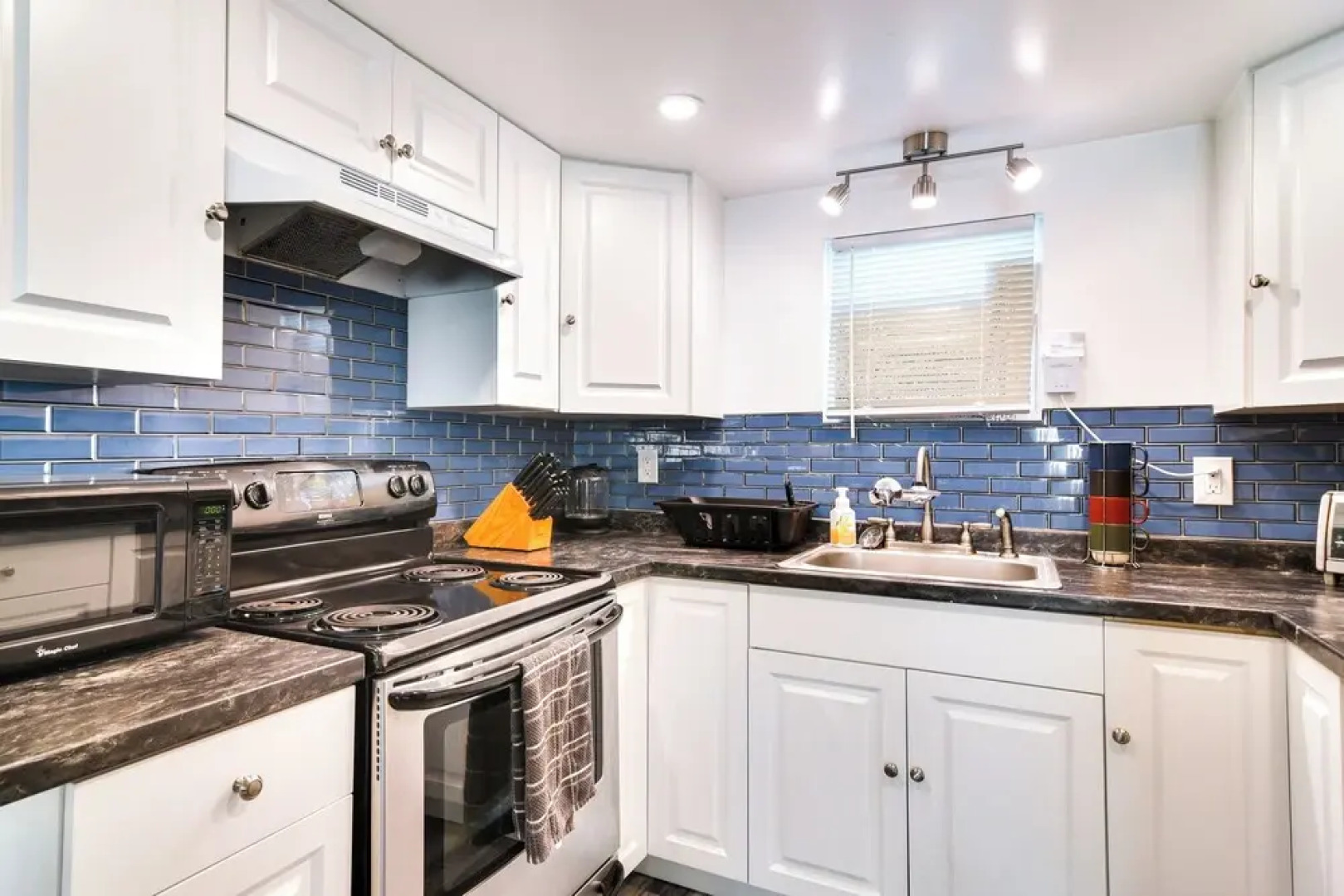 Remodeled Seminole Apt + Yard: 3 Mi to Beach!