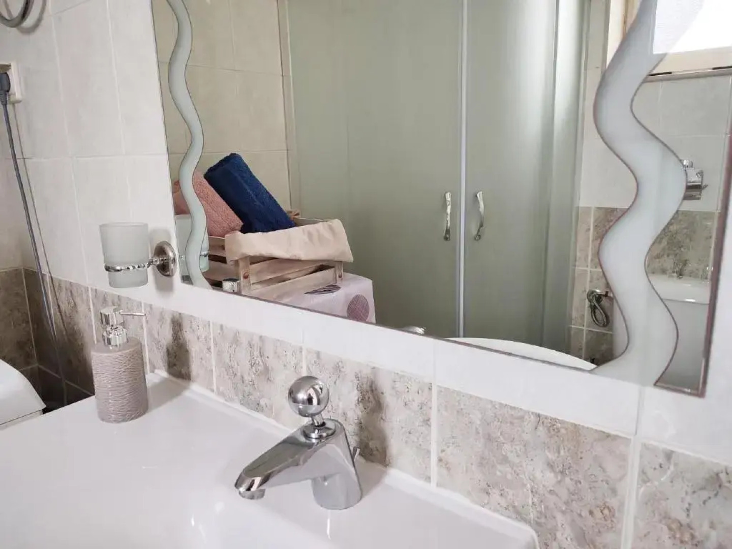 Modern 1Br apt , Garden , View & AC