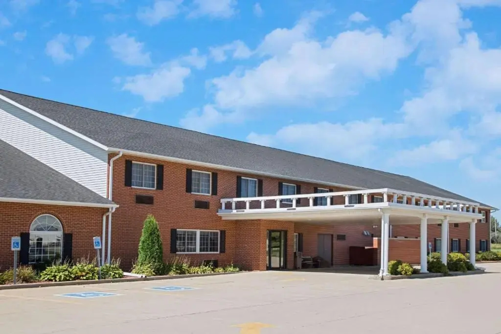 Super 8 New Hampton