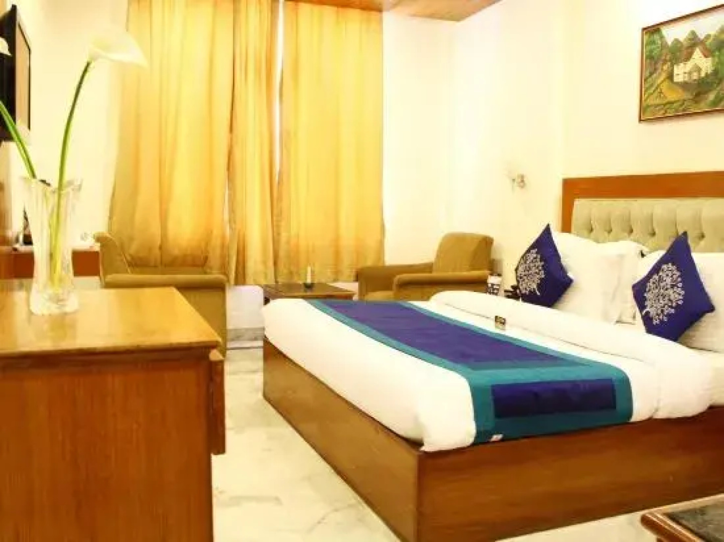 OYO Premium Near Sdm Court the Mall