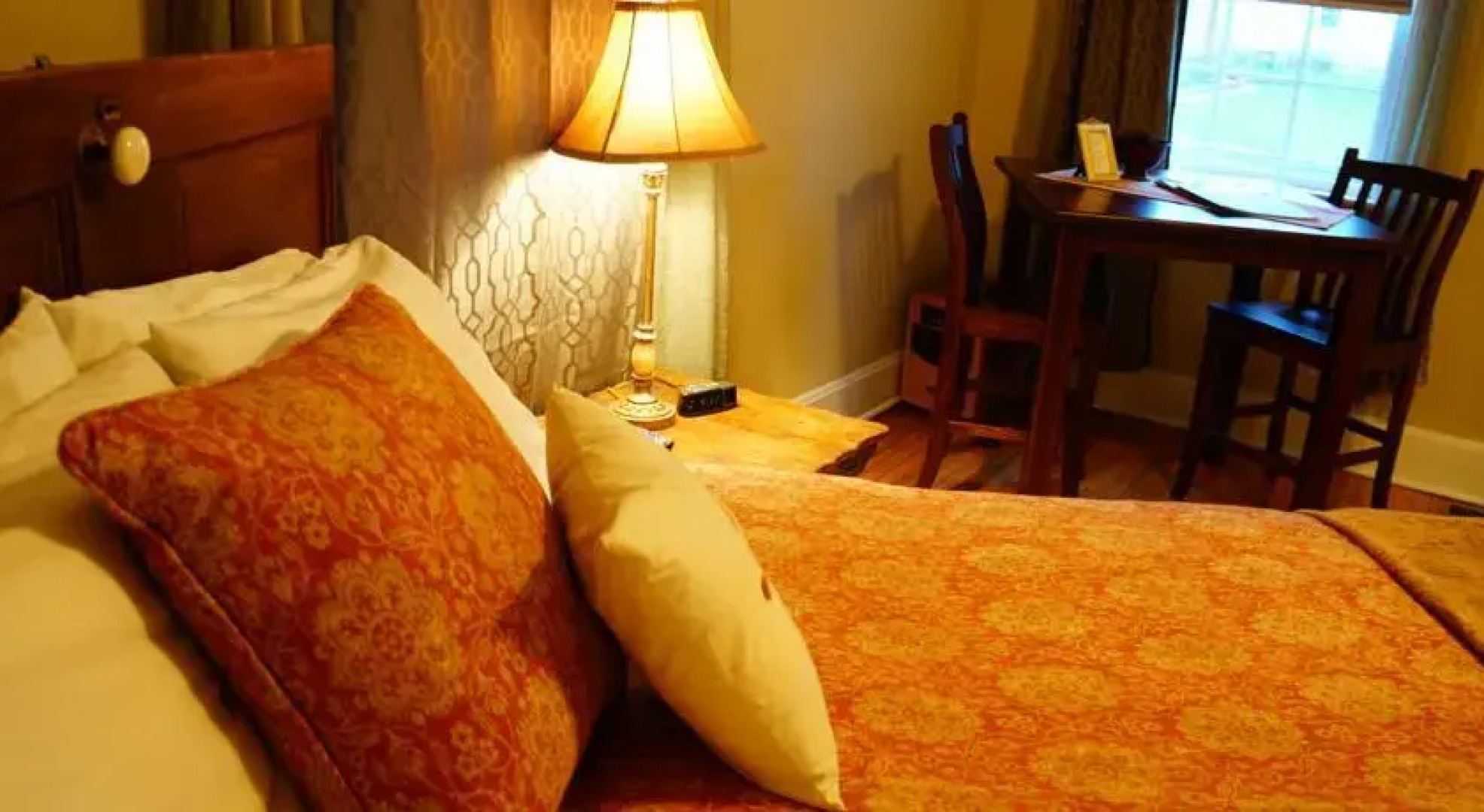 6th Street Guest House and Suites