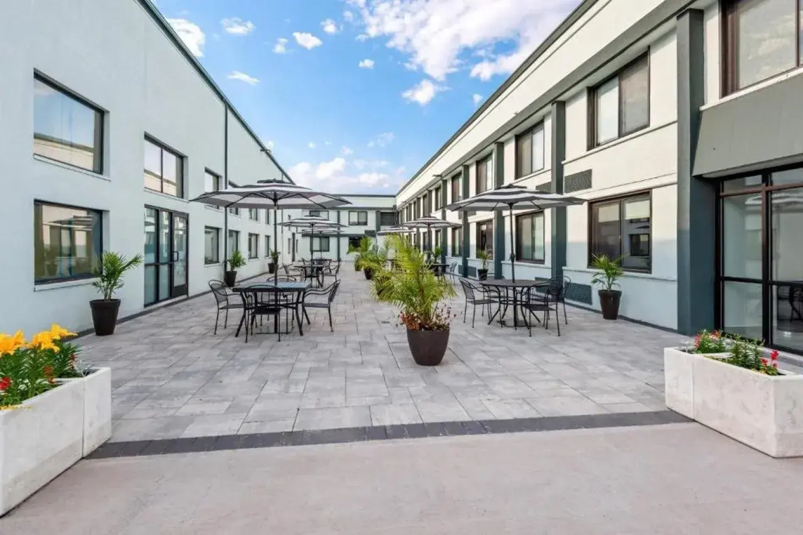 HomeTowne Studios by Red Roof & Conference Center Cortland