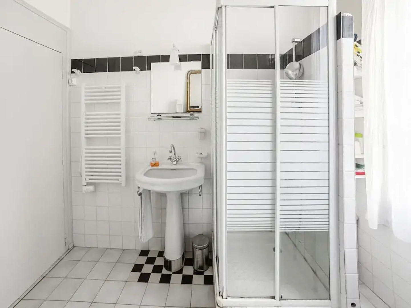 Former Train Station With Private Heated Swimming Pool & Fantastic Garden