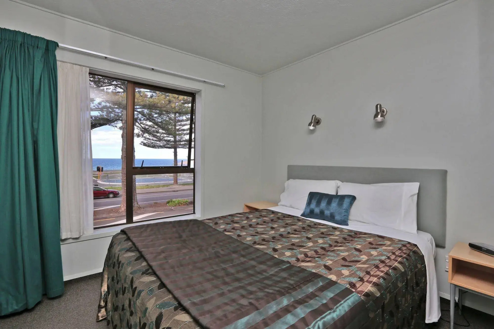 Edgewater Motor Lodge