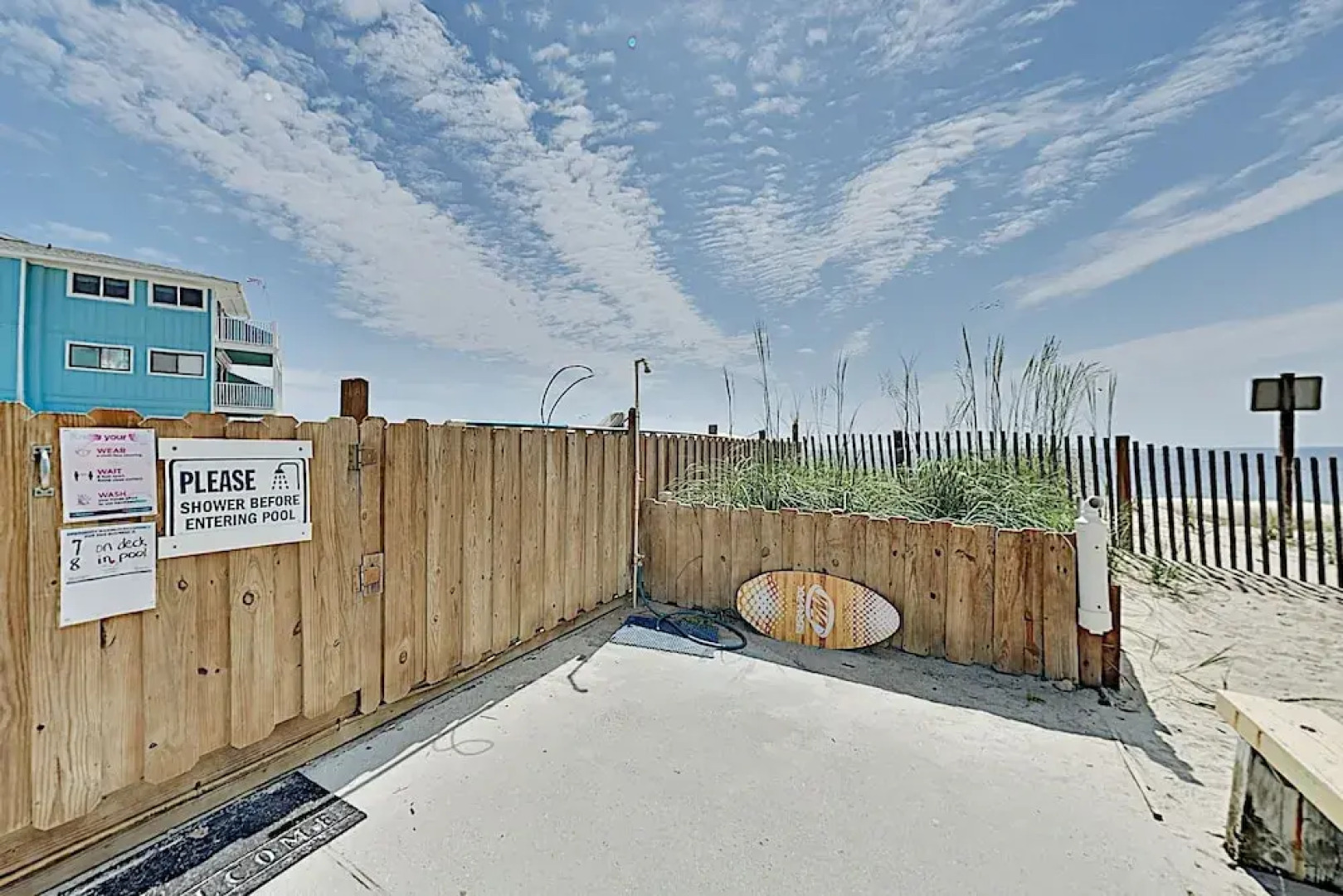 New Listing! Oceanfront W/ Balcony & Pool 1 Bedroom Condo