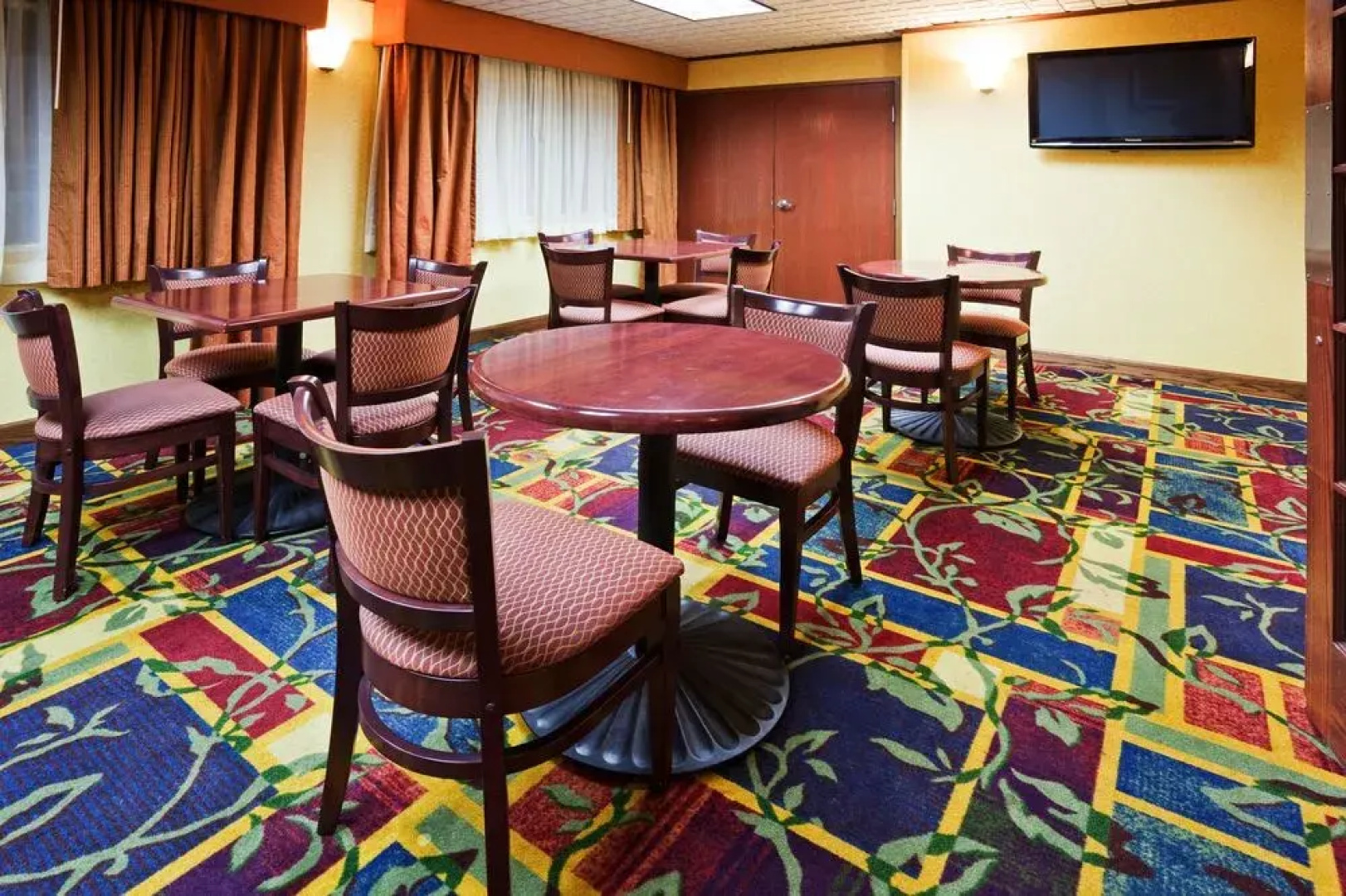 Holiday Inn Express & Suites Coon Rapids - Blaine Area
