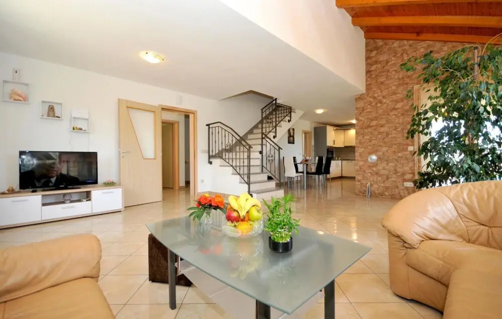 Beautiful Home in Kastel Stafilic With Wifi and 4 Bedrooms