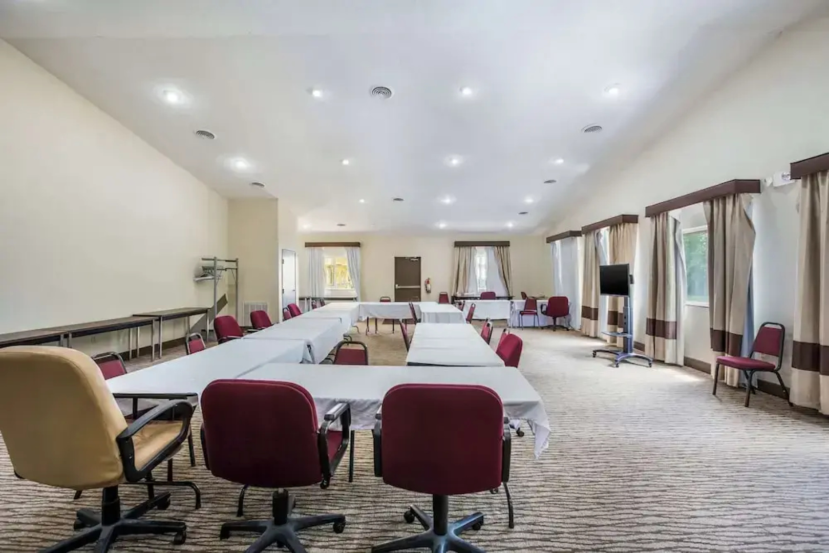 Baymont Inn & Suites Fairborn