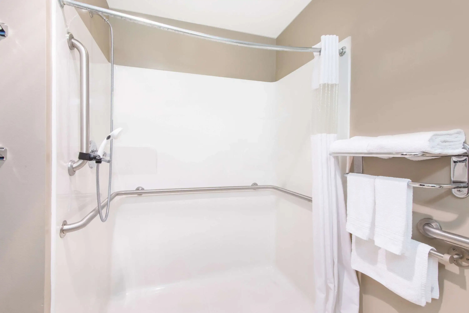Microtel Inn & Suites by Wyndham Hazelton/Bruceton Mills