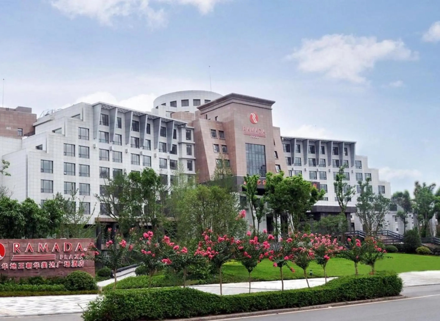 Ramada Plaza Chongqing West Hotel