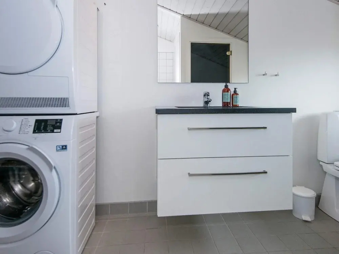 Spacious Holiday Home With Sauna in Hvide Sande