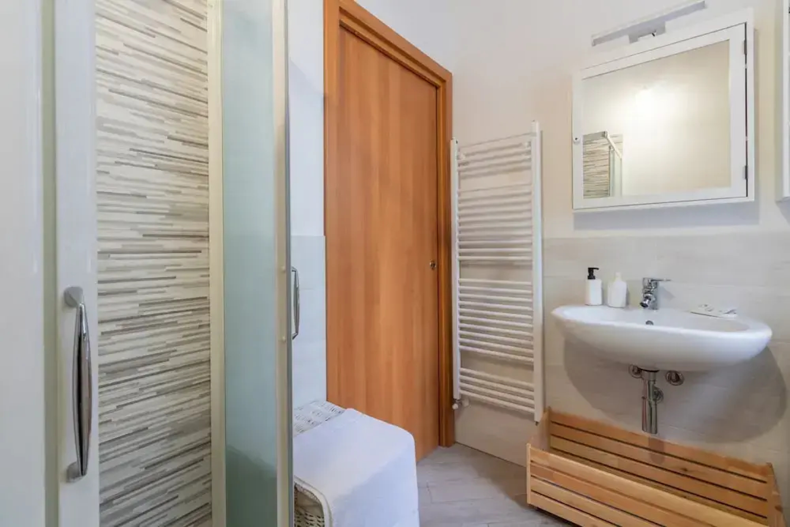 Moderno Loft nel Cortile di un Casale Storico