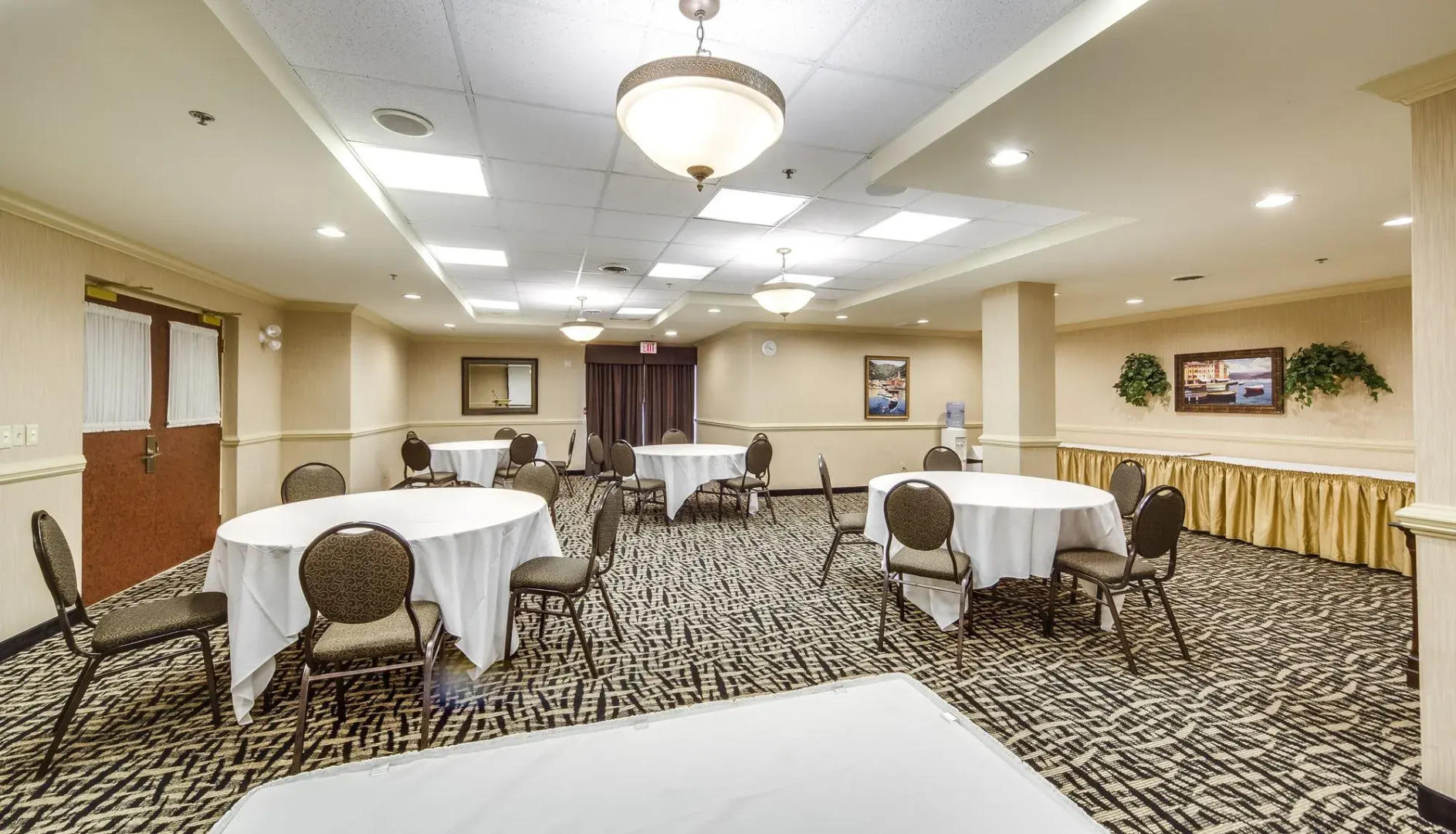 Monte Carlo Inn - Brampton Suites