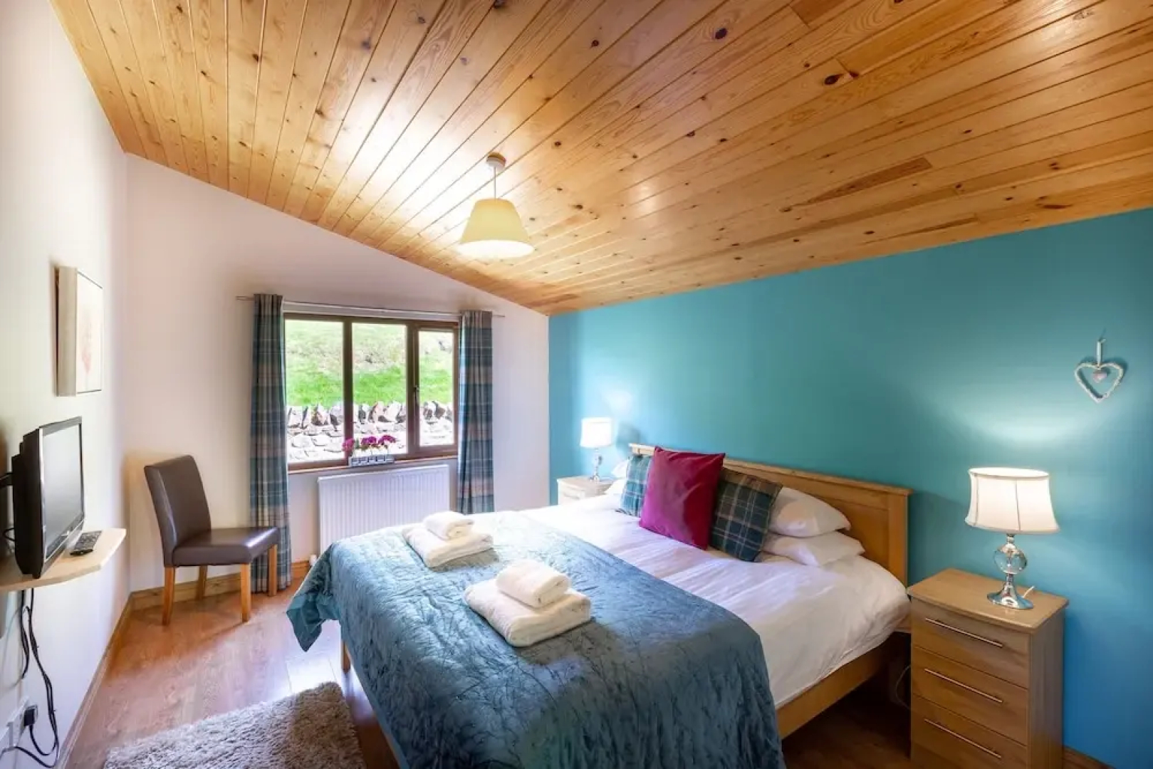 Woodpecker Lodge With Hot Tub Near Cupar, Fife