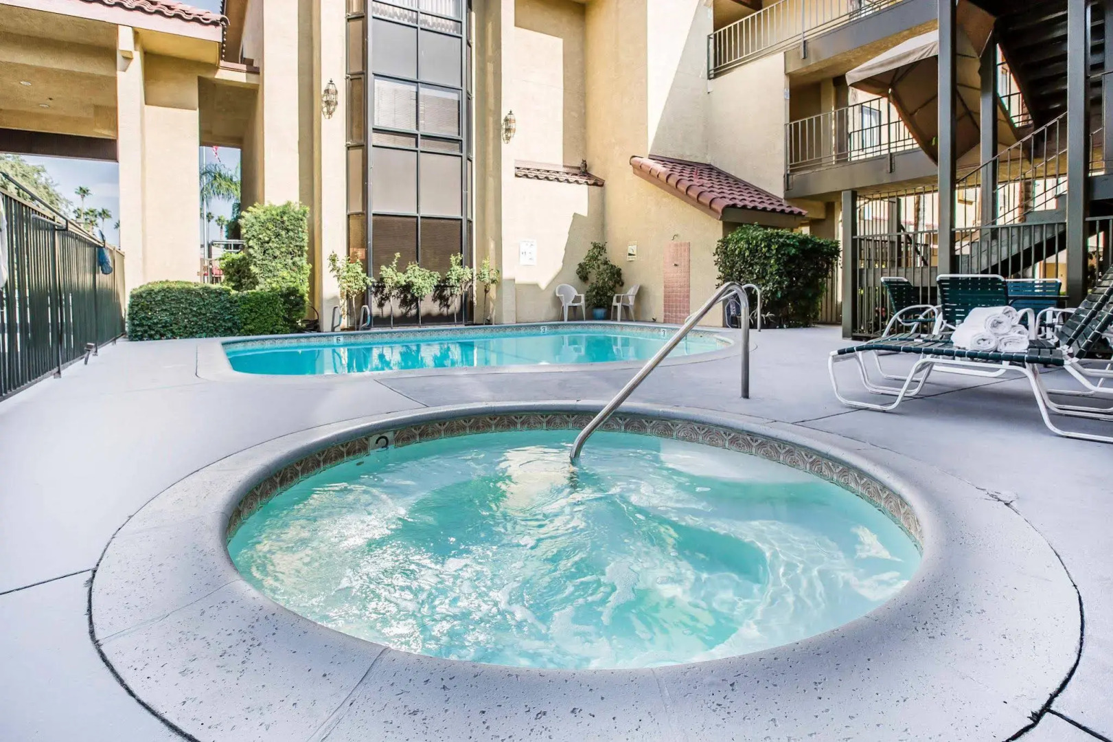 California Inn and Suites Bakersfield
