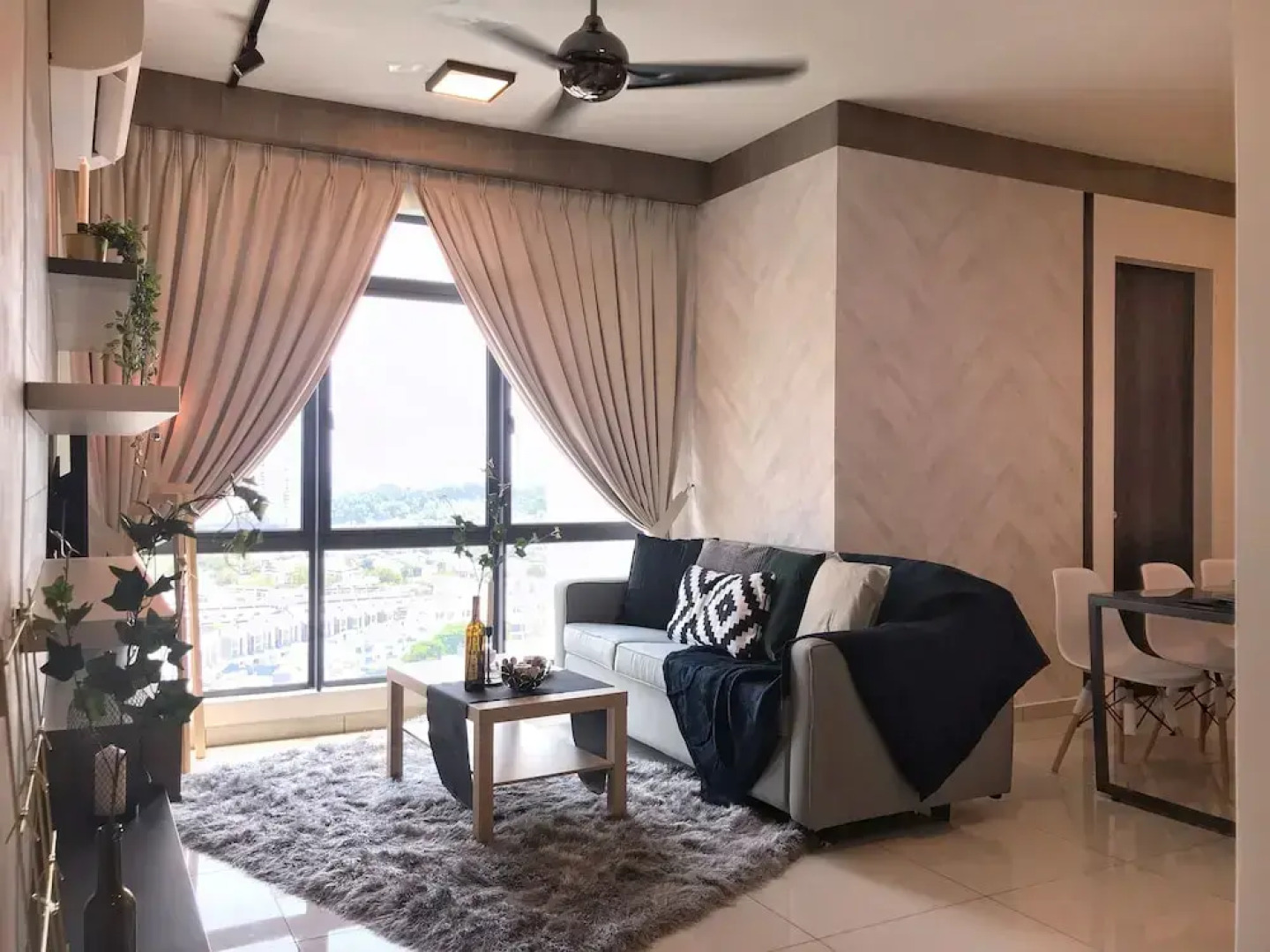 Kenwingston Square Garden by IdealHub