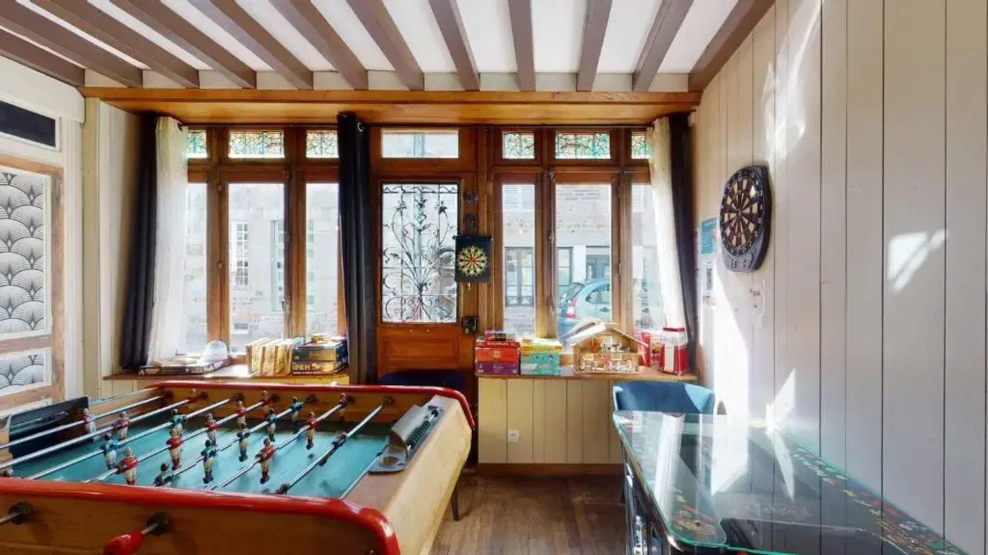 La Villa et Cours du Paradis gîte 4 étoiles, Billard BabyFoot, société La Clef Decamp